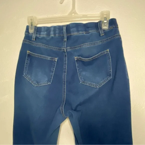 Time and Tru | Women’s Blue high waist Jeans Size S (4-6) - Picture 3 of 6